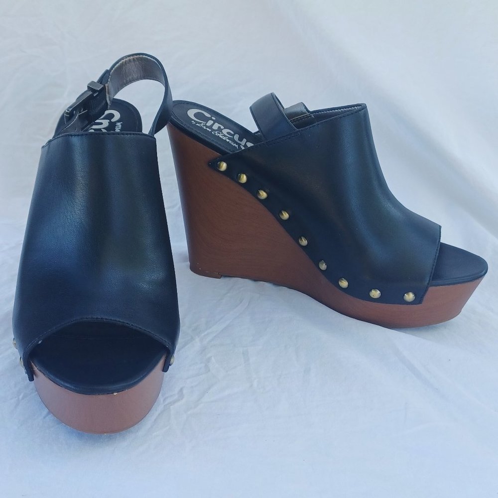Circus black studded open toe platform sandals size 8.5